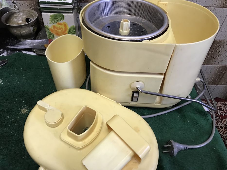 Соковыжималка «Росинка», производство СССР,хорошее состояние.