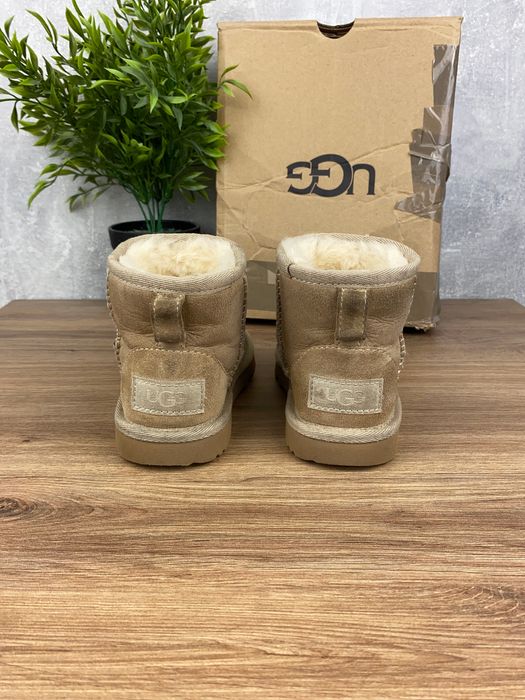 Dziecięce buty UGG Classic Mini II r 26 – zamszowe śniegowce ocieplane