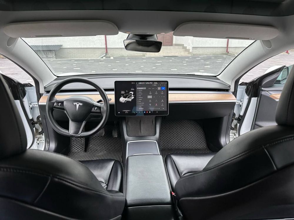 Tesla model 3 (2021)
