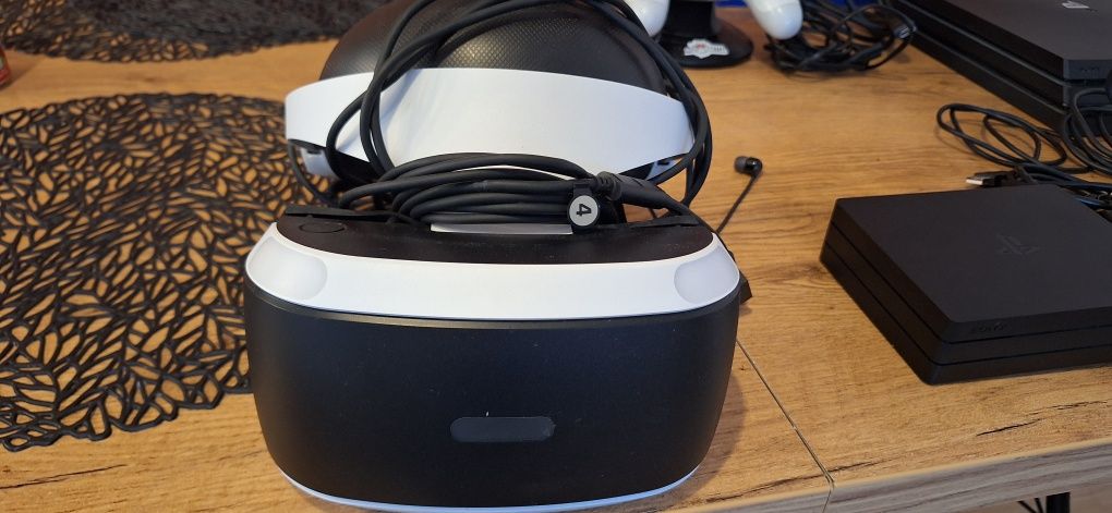 Konsola ps 4 pro 1tb plus vr i gry 2 pady