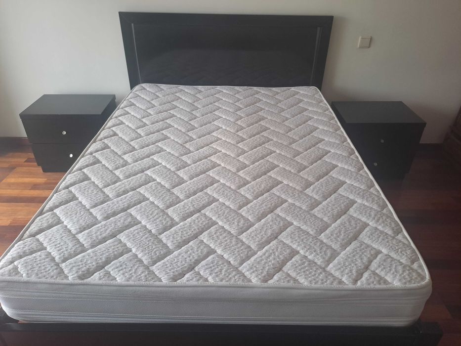 Quarto de casal de cor preta