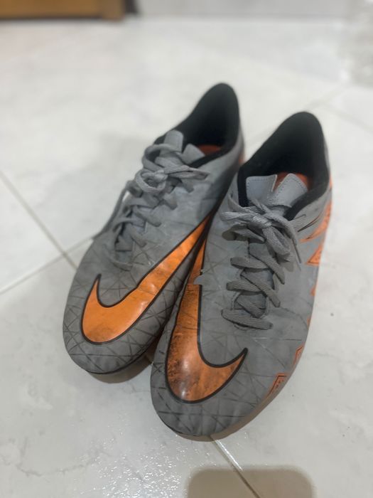 Chuteiras Nike cinzentas tamanho 44,5