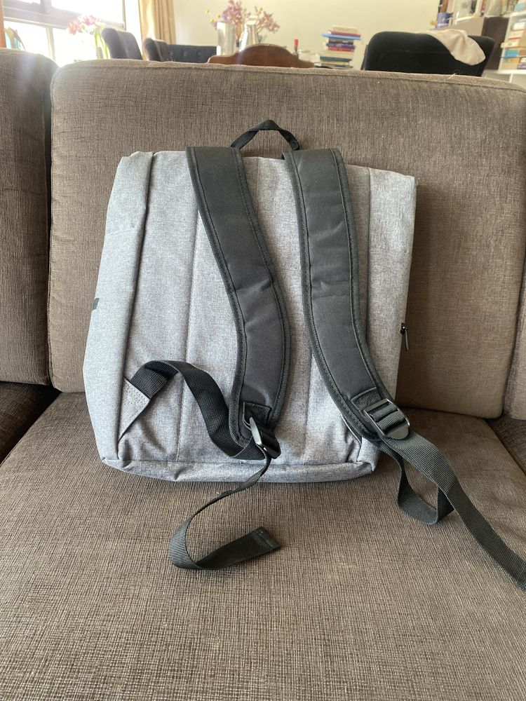Mochila Gore cinza