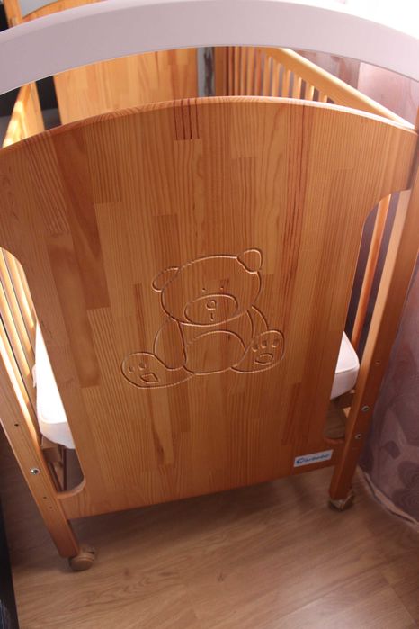 Berço Bébé com 1 mês de uso. sem colchão.