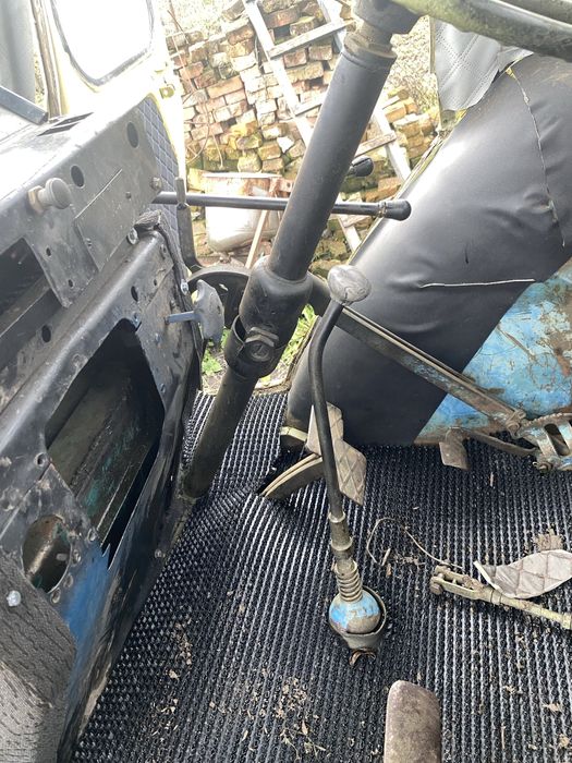 Трактор ЮМЗ 6 з плугом