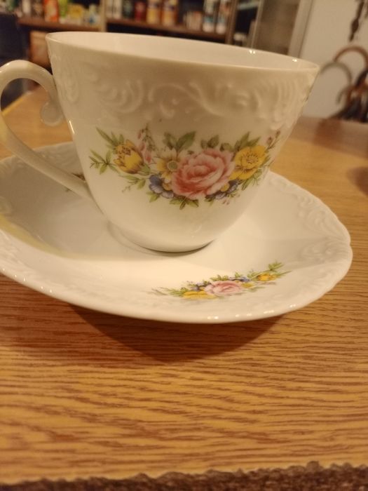 Chávena com pires de porcelana CV