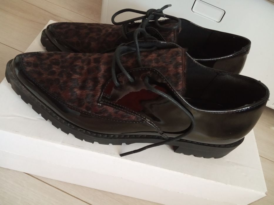 Buty damskie półbuty Reserved mokasyny panterka lakierowane r 36/37