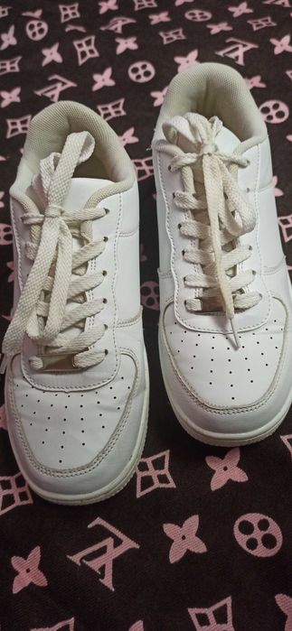 Кросівки для дівчинки 35 р.