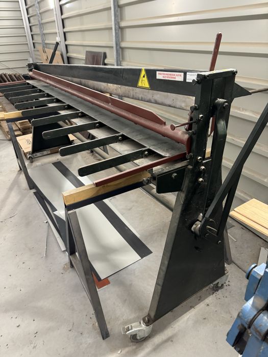 Gietarka 2m + Gilotyna 2,5 m + stoł  na blache