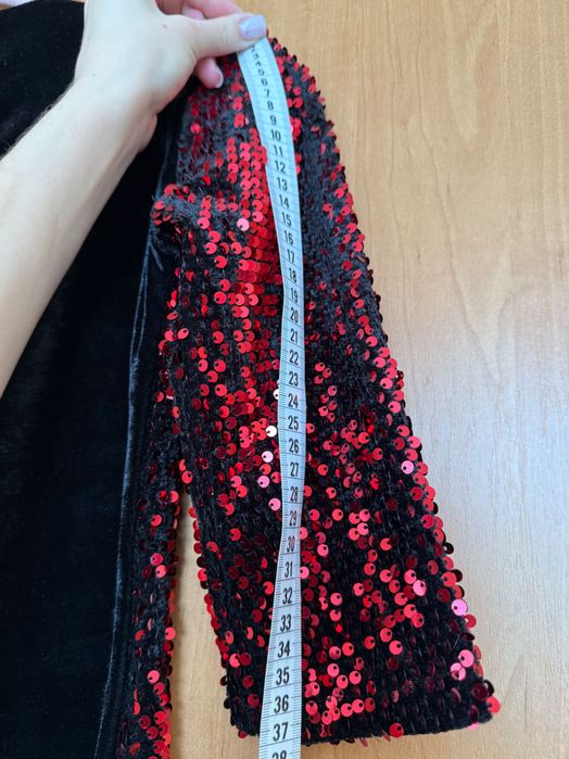 Вечірня сукня з паєтками