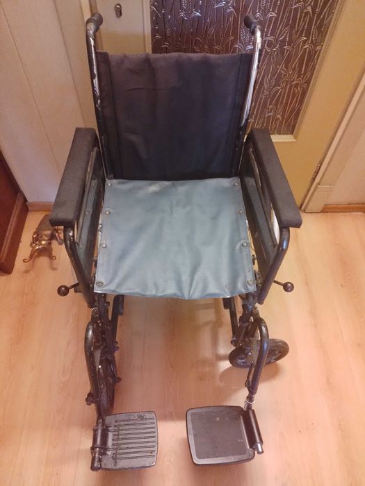 Инвалидная коляска складная  (44cм)