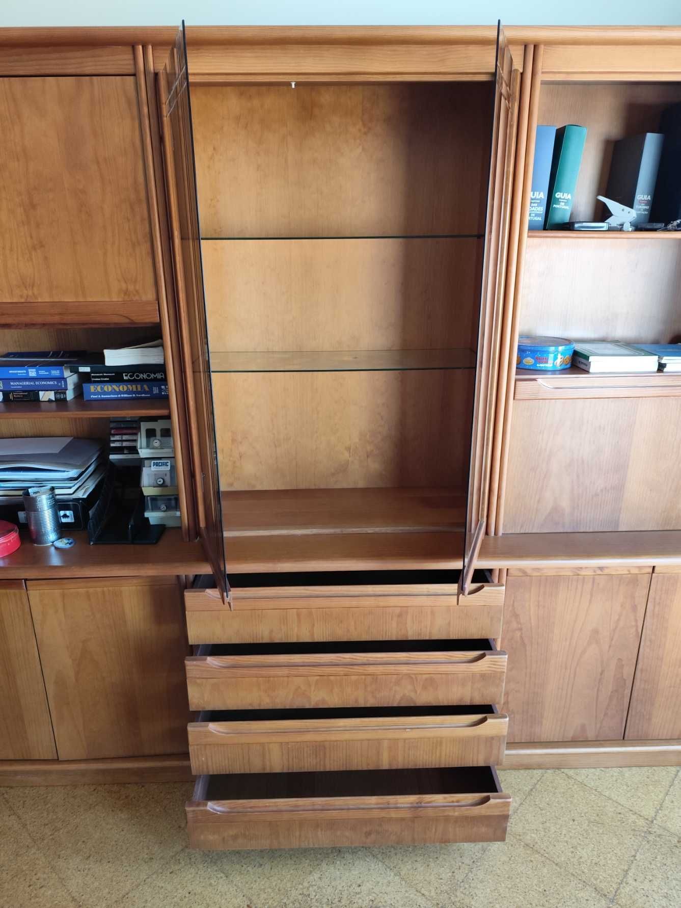 Móvel de Sala com Vitrine