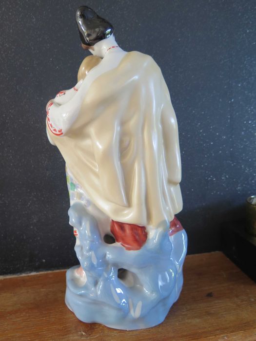 Figurka porcelanowa Para w strojach ludowych  Łomonosow Połonne