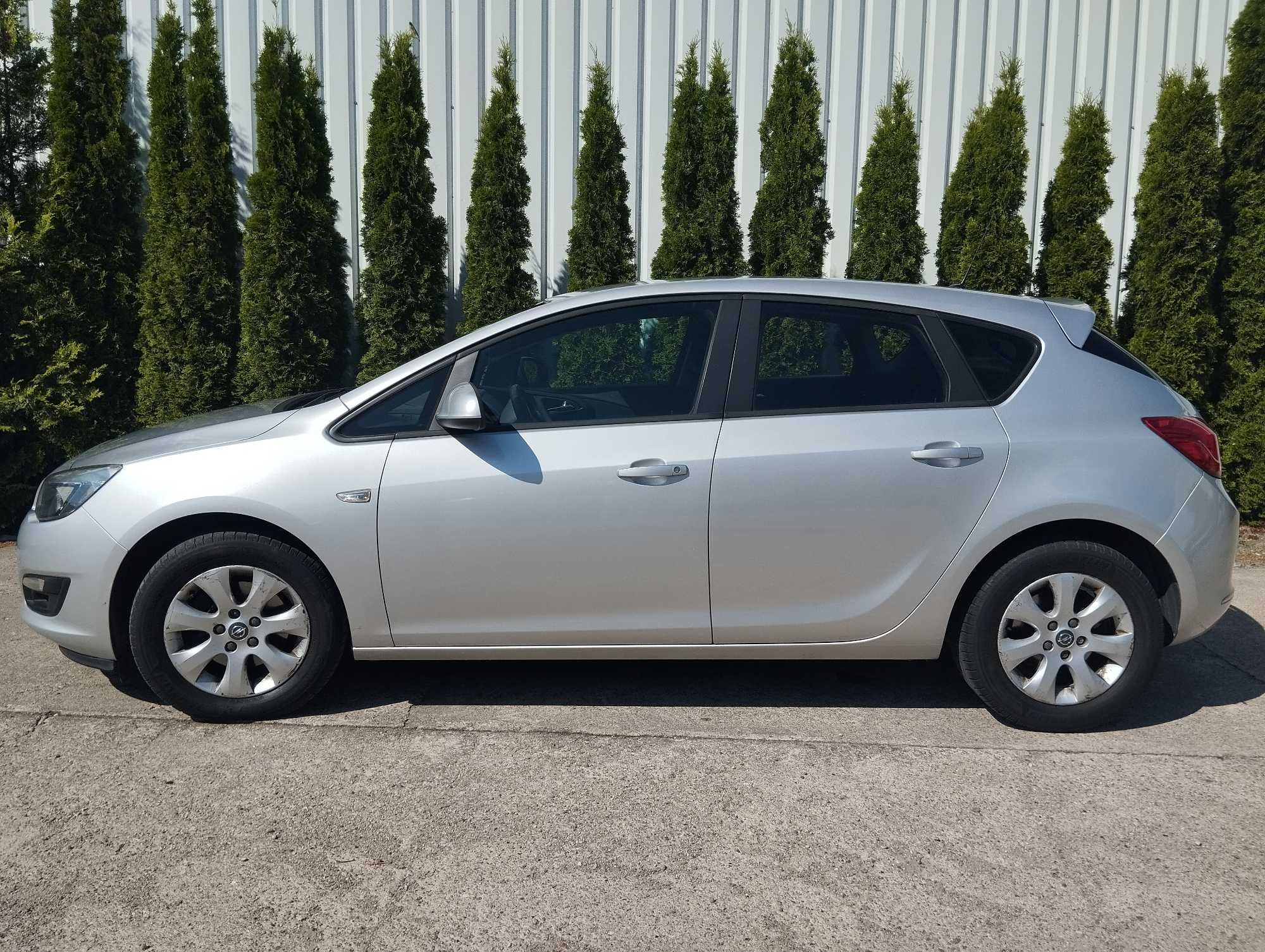 Opel Astra J (P10) Hatchback 1.7 CDTI Faktura Vat