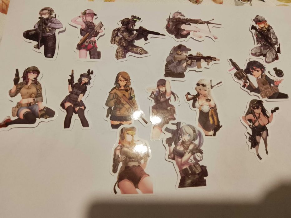 zestaw 15 naklejek anima manga żołnierze dziewczyny w strojach moro