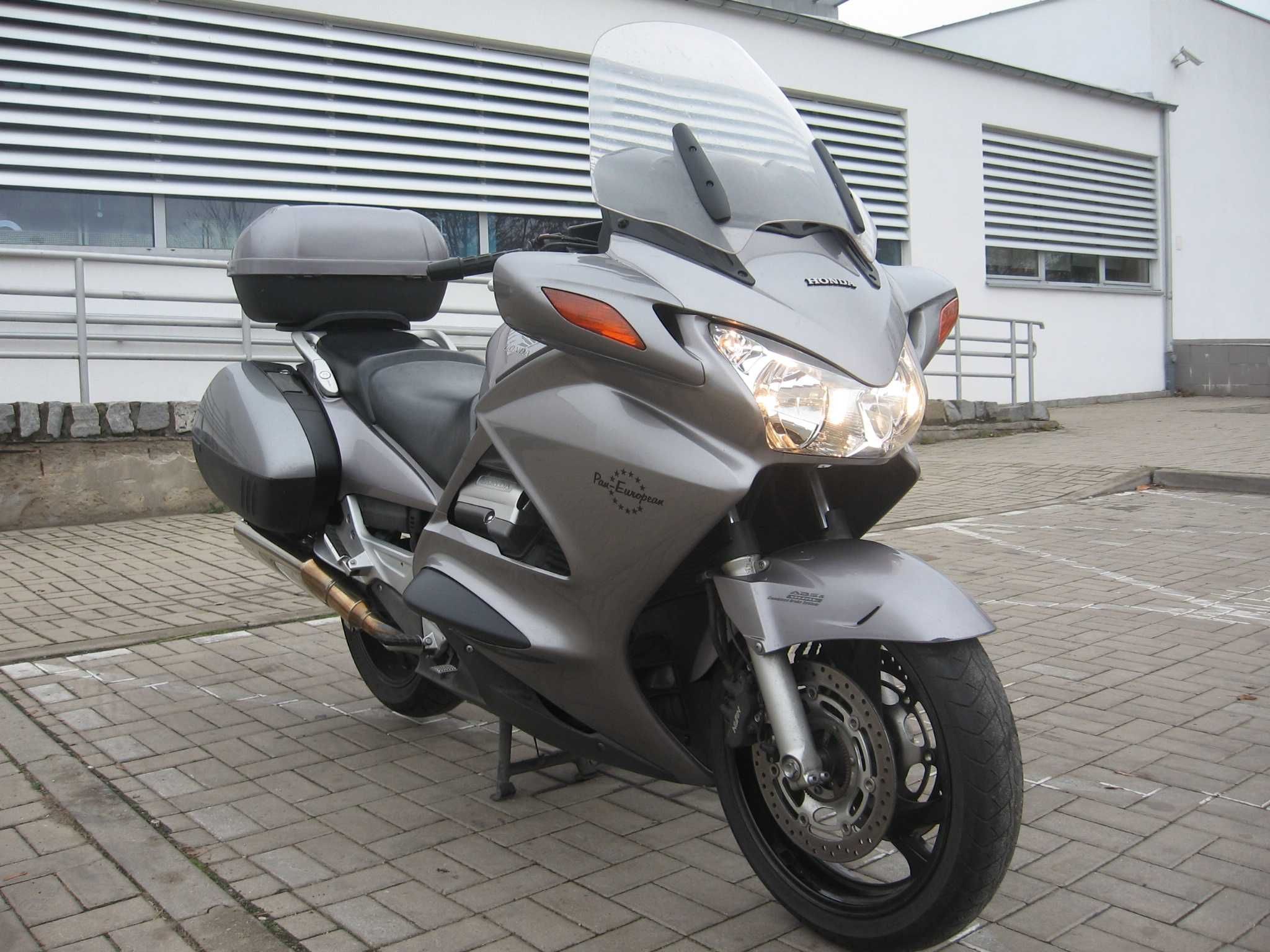 Motocykl Honda PanEuropean 1300