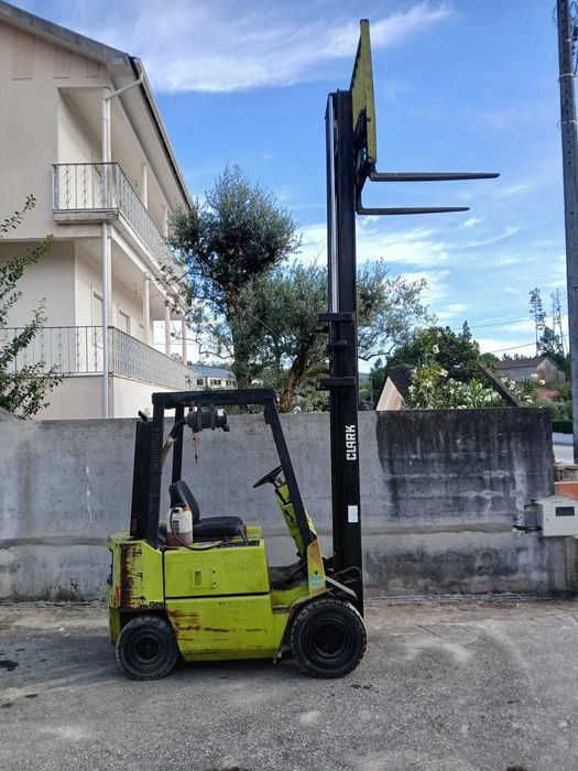 Empilhador Clark 1500 kgs gasoleo
