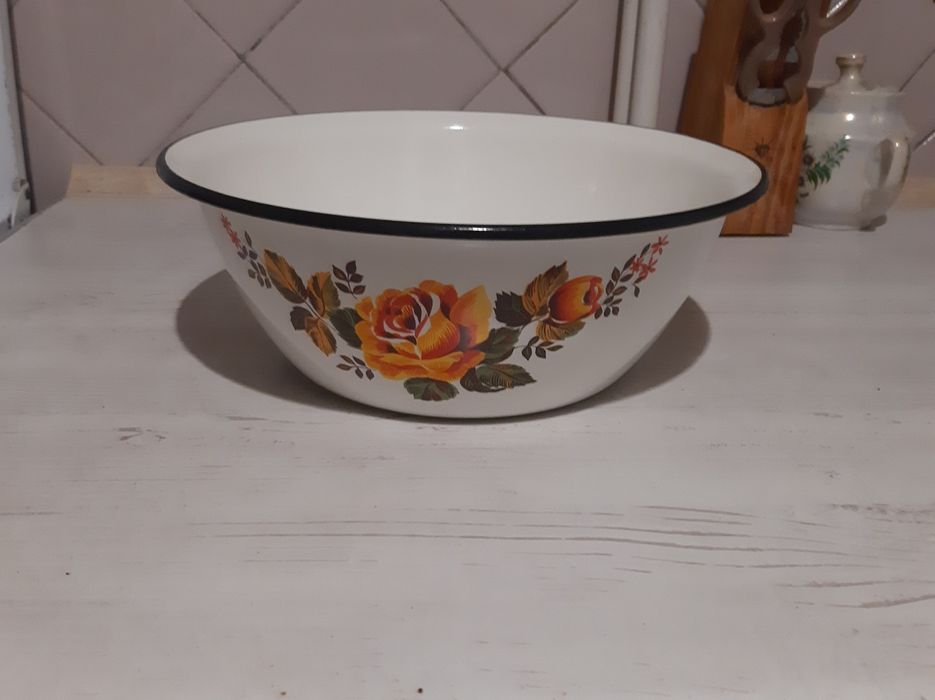 Эмалированная миска