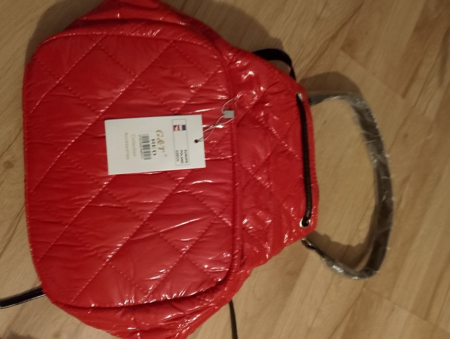 Nowa pikowana torebka listonoszka czerwona typu worek