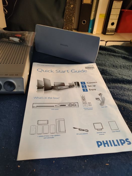 Aparelhagem Philips lê DVD/CD/radio. Subwoofer e 5 colunas