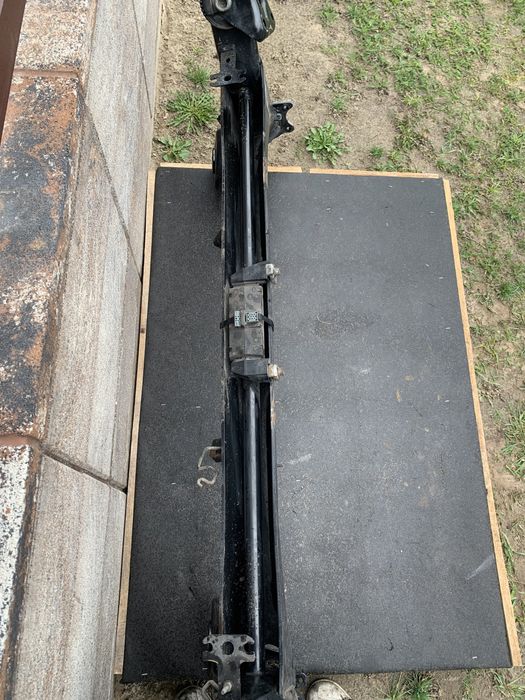 Задня балка Peugeot 3008 Торсіон Пежо 3008 Балка задней подвески Пежо