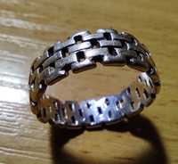Стильное серебряное кольцо 925 пробы