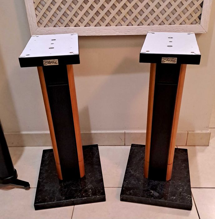 Hi-End стенди до поличних АС