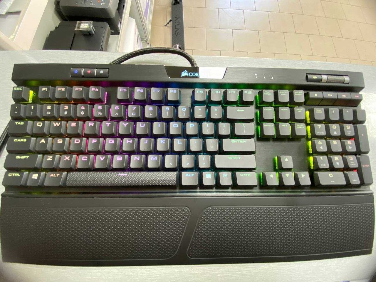 Продається клавіатура дротова Corsair K70 RGB MK.2 Low Profile