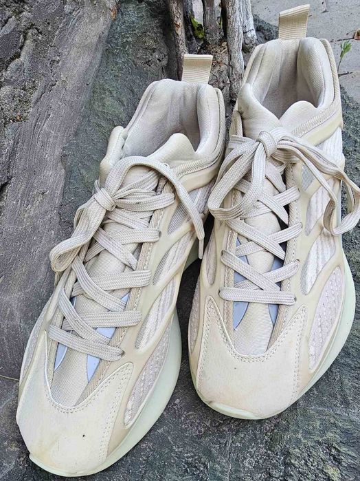 Кросівки Adidas Yeezy boost 700 v3
