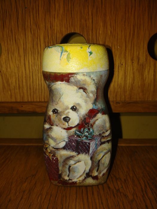 Słoik po kawie ozdobiony metodą decoupage