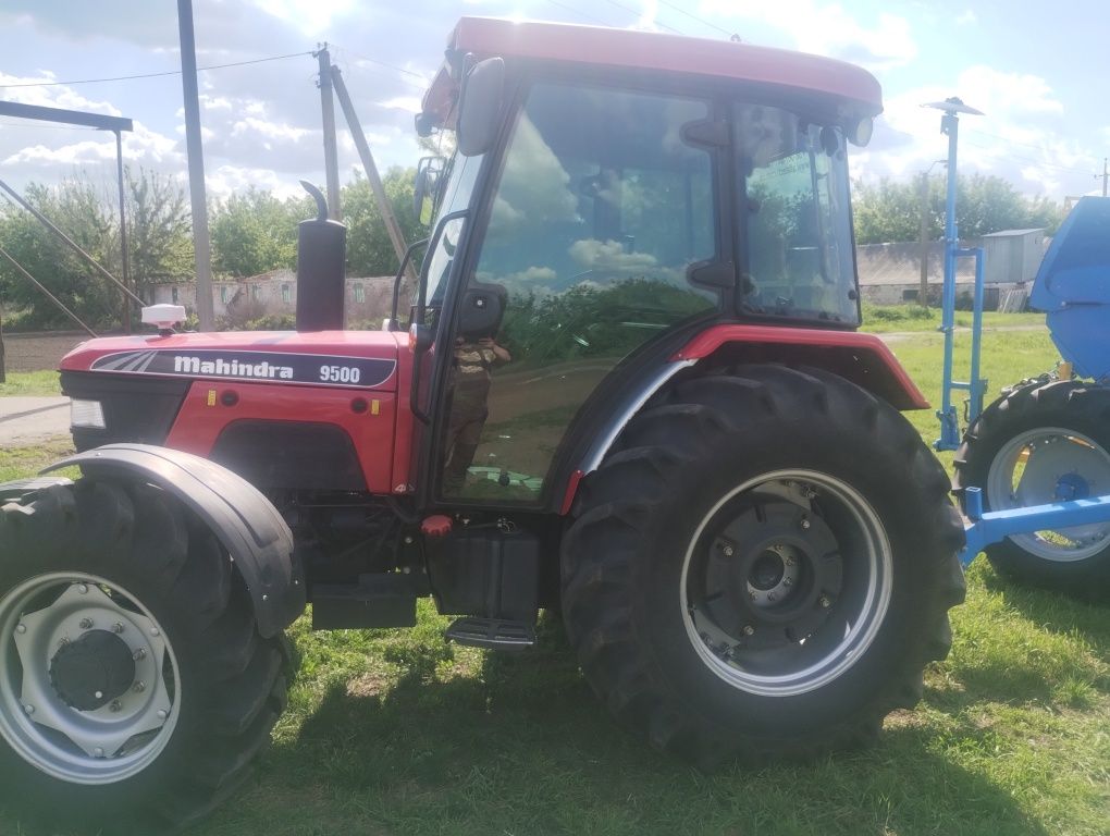 Трактор Mahindra 9500
