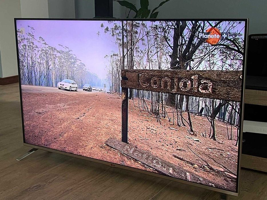 TV  LED 55", FULL HD 1080P, WEB OS SMART TV, CINEMA Bezramkowy  Desing