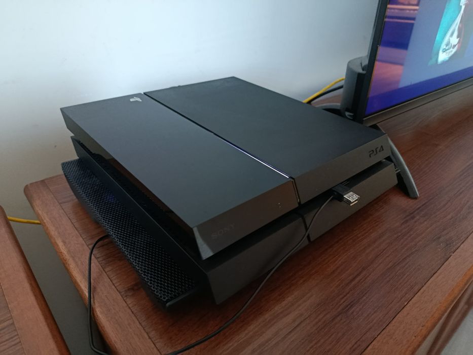 PlayStation 4 1Tb + Gry + Pady ZESTAW