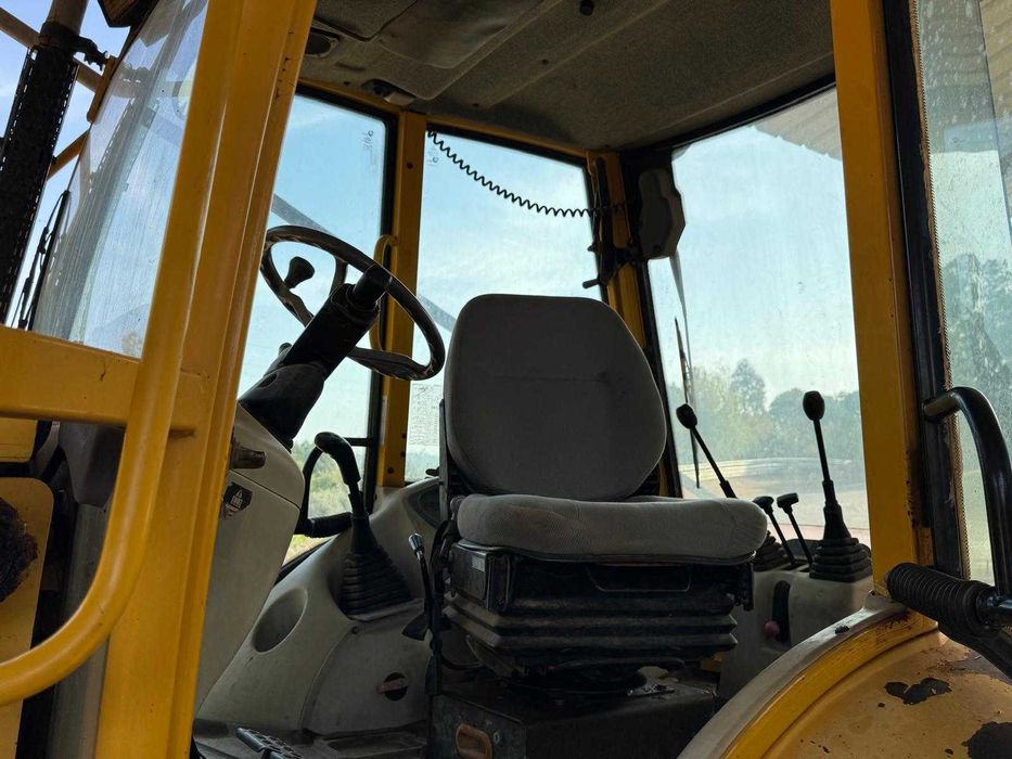 Retro Escavadora  Komatsu wb97r de Serviço