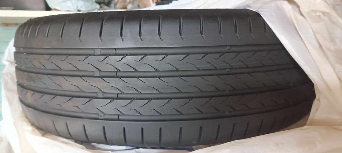 Резина Шини 215 60 r17 літо  Continental