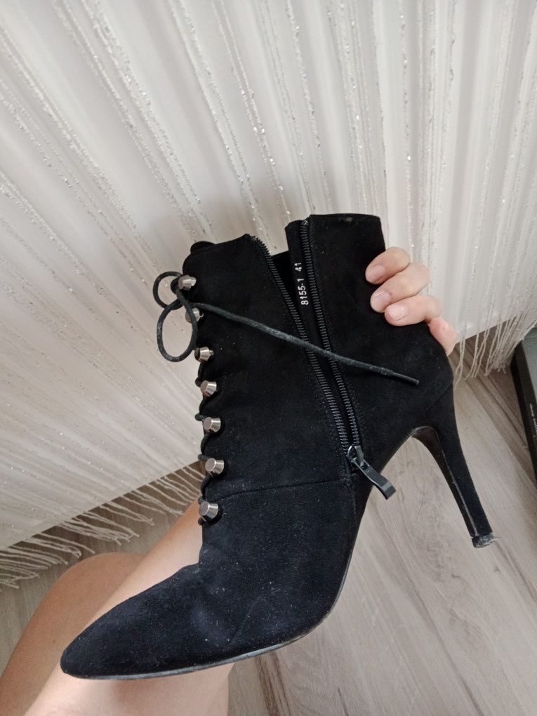 Czarne buty damskie botki na obcasie z eko zamszu vices 41