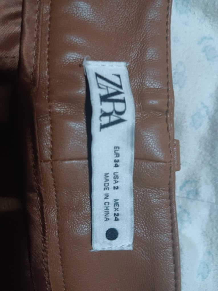 Calças couro sintético Zara