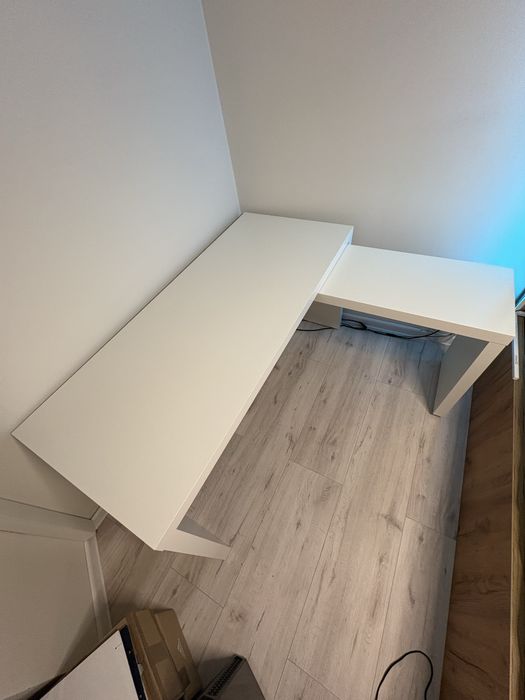 Biurko z wysuwanym panelem IKEA