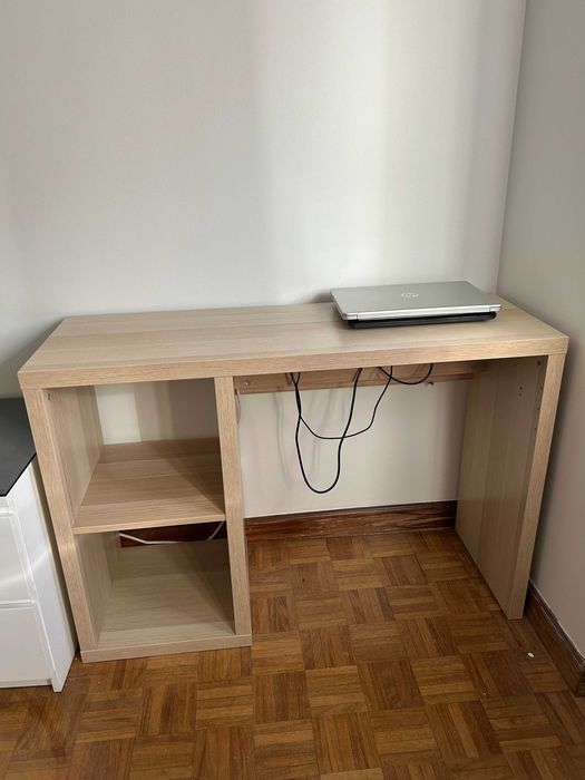 Vendo Secretária Ikea em óptimo estado com cadeira secretária