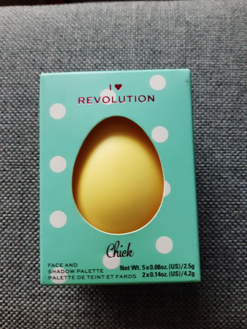 Cienie do powiek Revolution