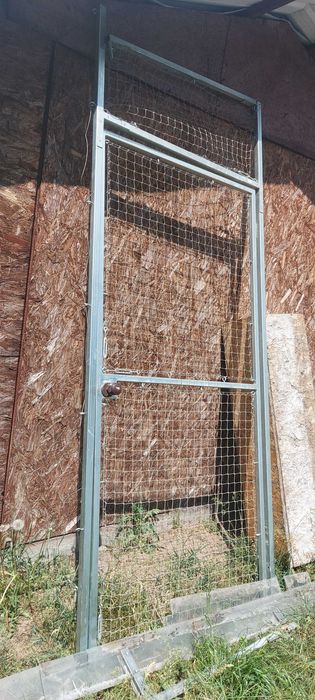 sprzedam drzwi na balkon z futryna z siatki syntetycznej