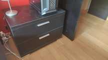 Mobília de quarto- 1 cama com estrado,  1 mesa cabeceira e 1 secretari