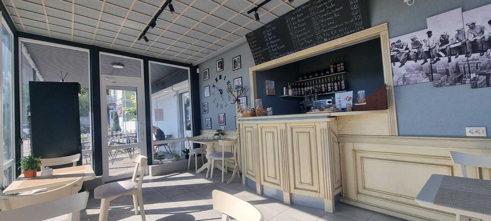 Продаються комерційні приміщення.