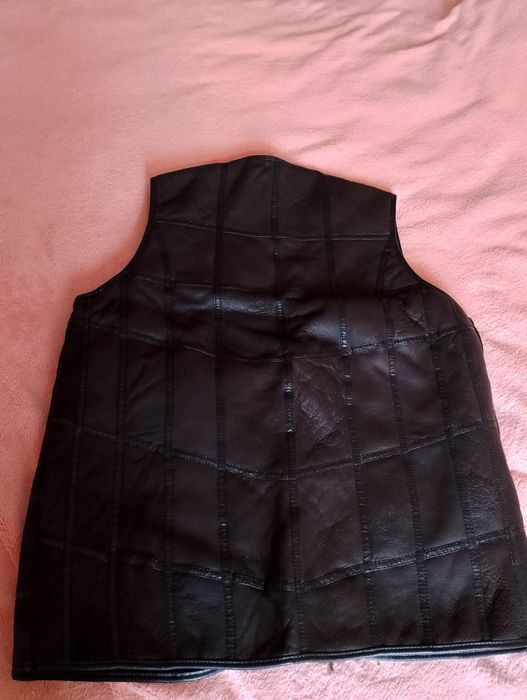 Продам мужской жилет из натуральной кожи.