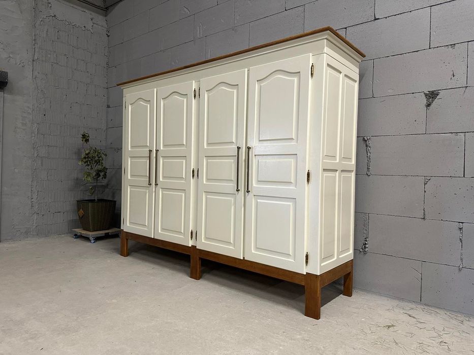 Дубова антикварна шафа