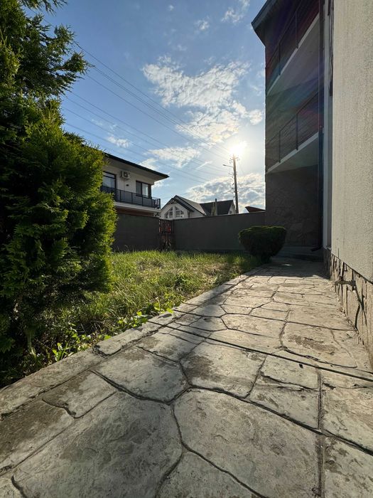 Продається Дуплекс Готовий до Ремонту неподалік центру міста!!!