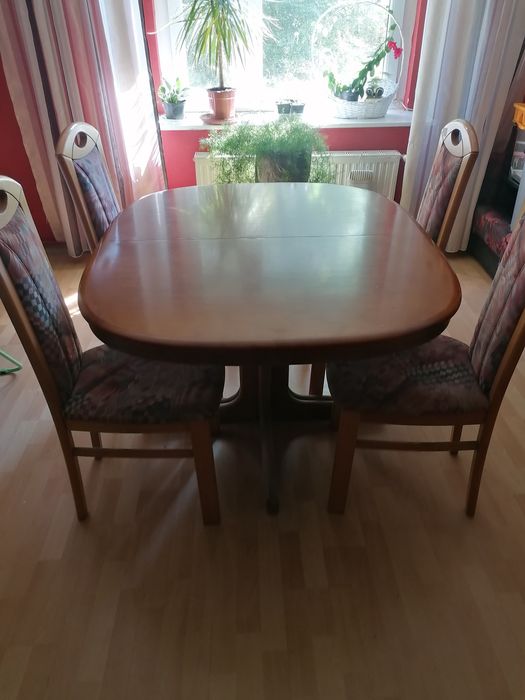 Stół duży z krzesłami