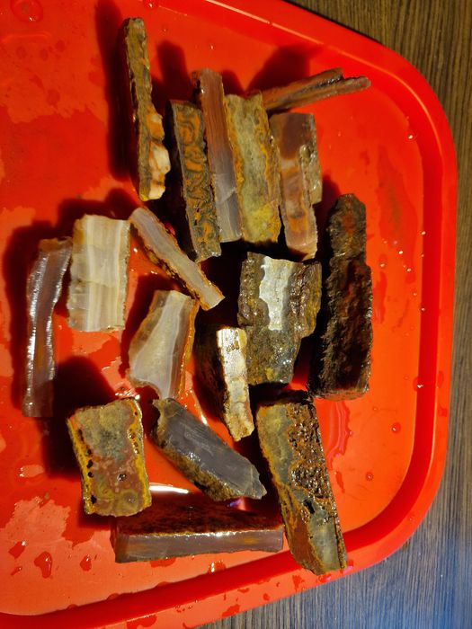 Duży zestaw przeciętych agatów z Polski minerał