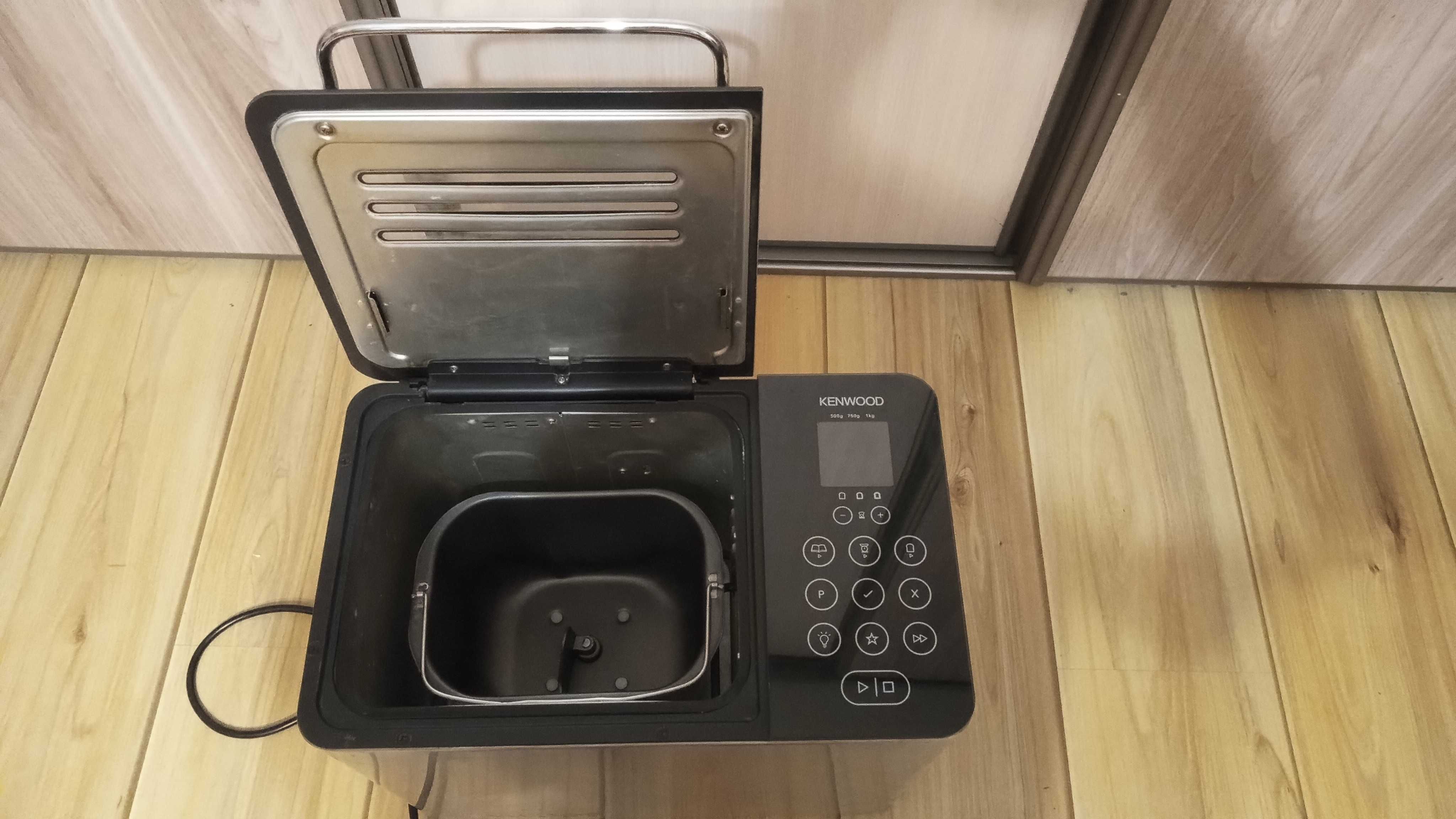 Wypiekacz, automat do wypieku  chleba Kenwood BM 450