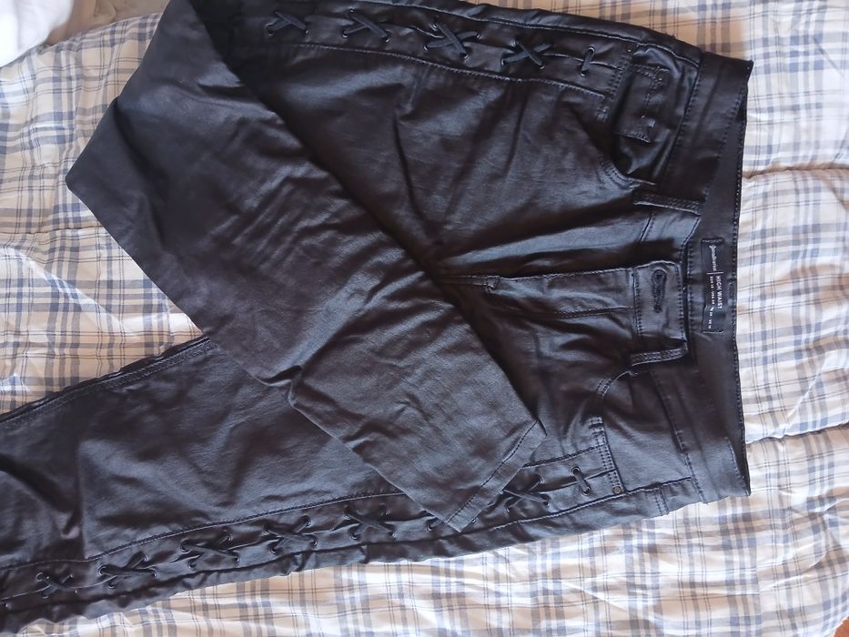 Calças em boas condições